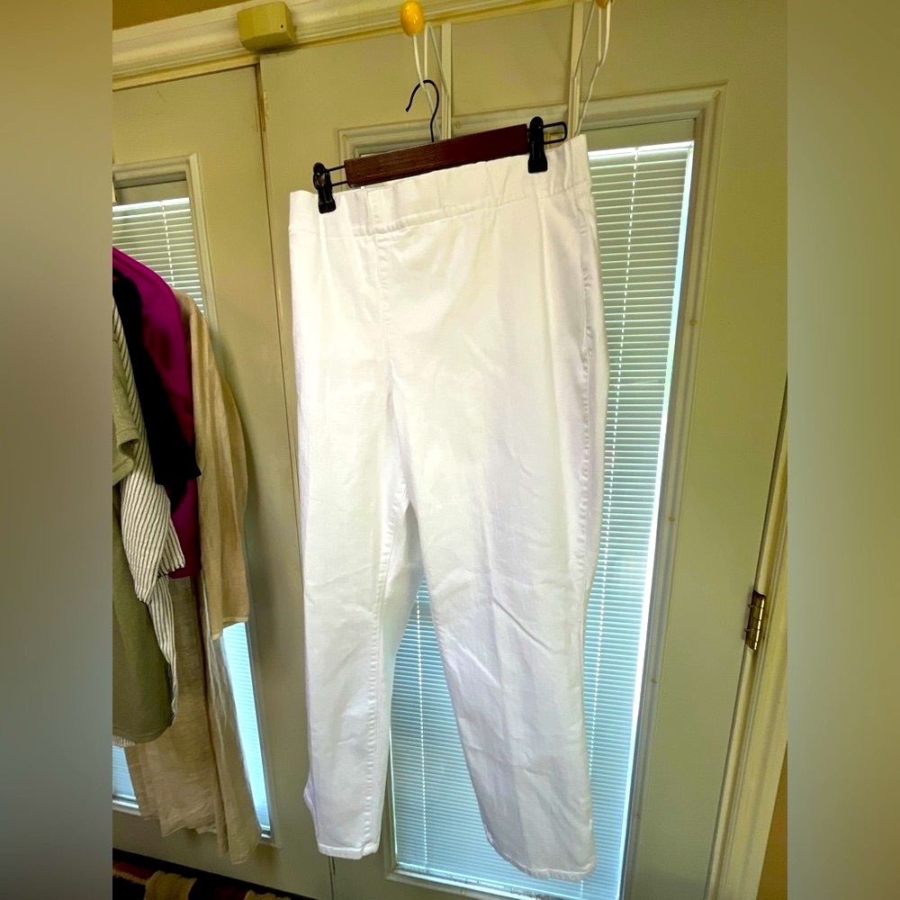 NYDJ White Chinos Straight-Leg Lightweight Design Ankle pull on pants.#15